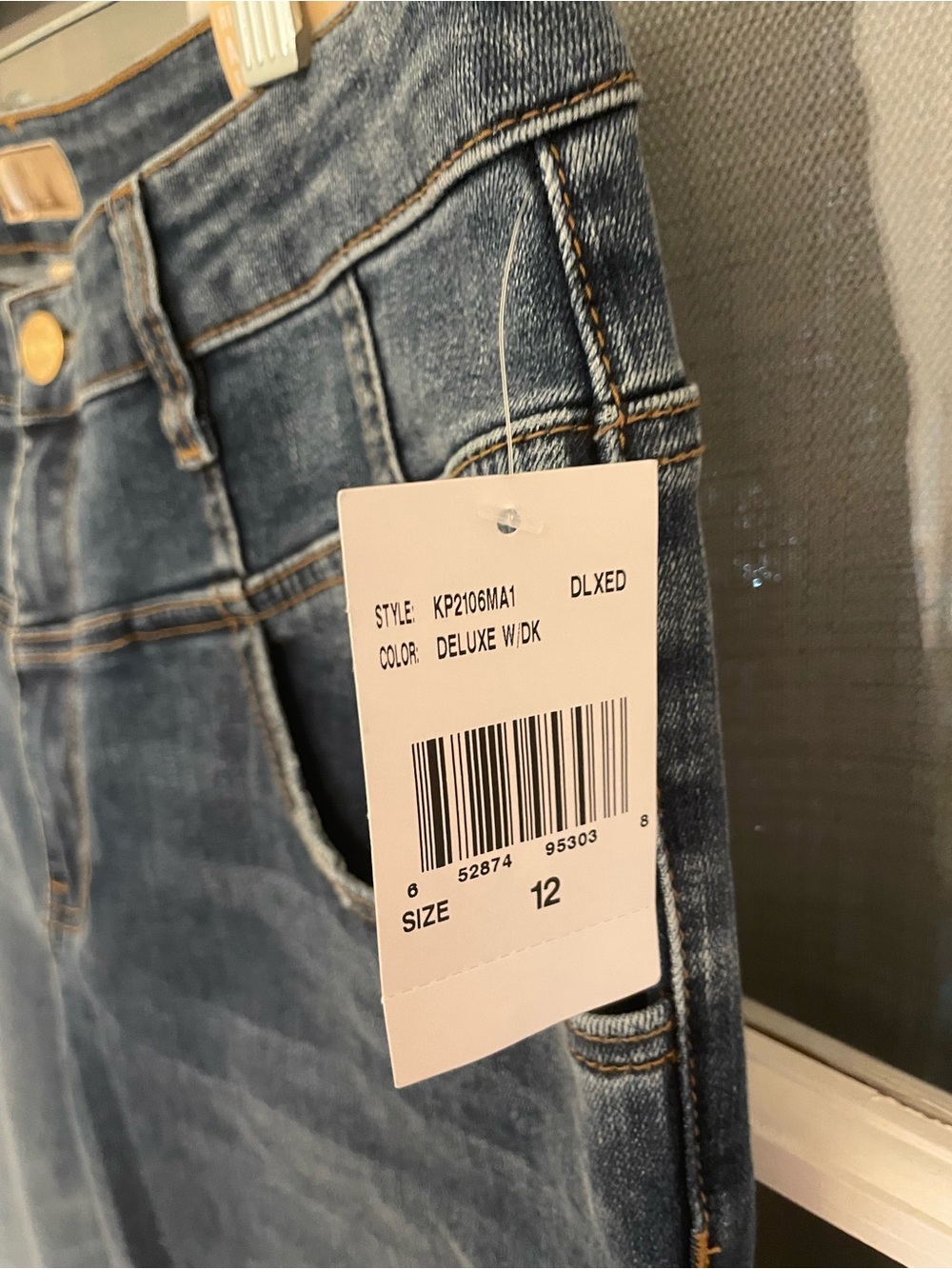 Kut from the Kloth High Rise Yoke front Ana flare Jean sz 12. 33” inseam - Picture 5 of 10